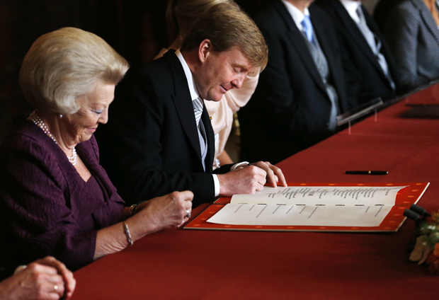 King Willem-Alexander signing the Instrument of Abdication